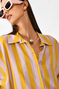 Camisa oversize de rayas multicolores con cuello clásico