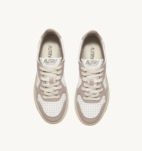 Autry Two Tone  Medalist Low Sneaker Woman in White And Mushroom
